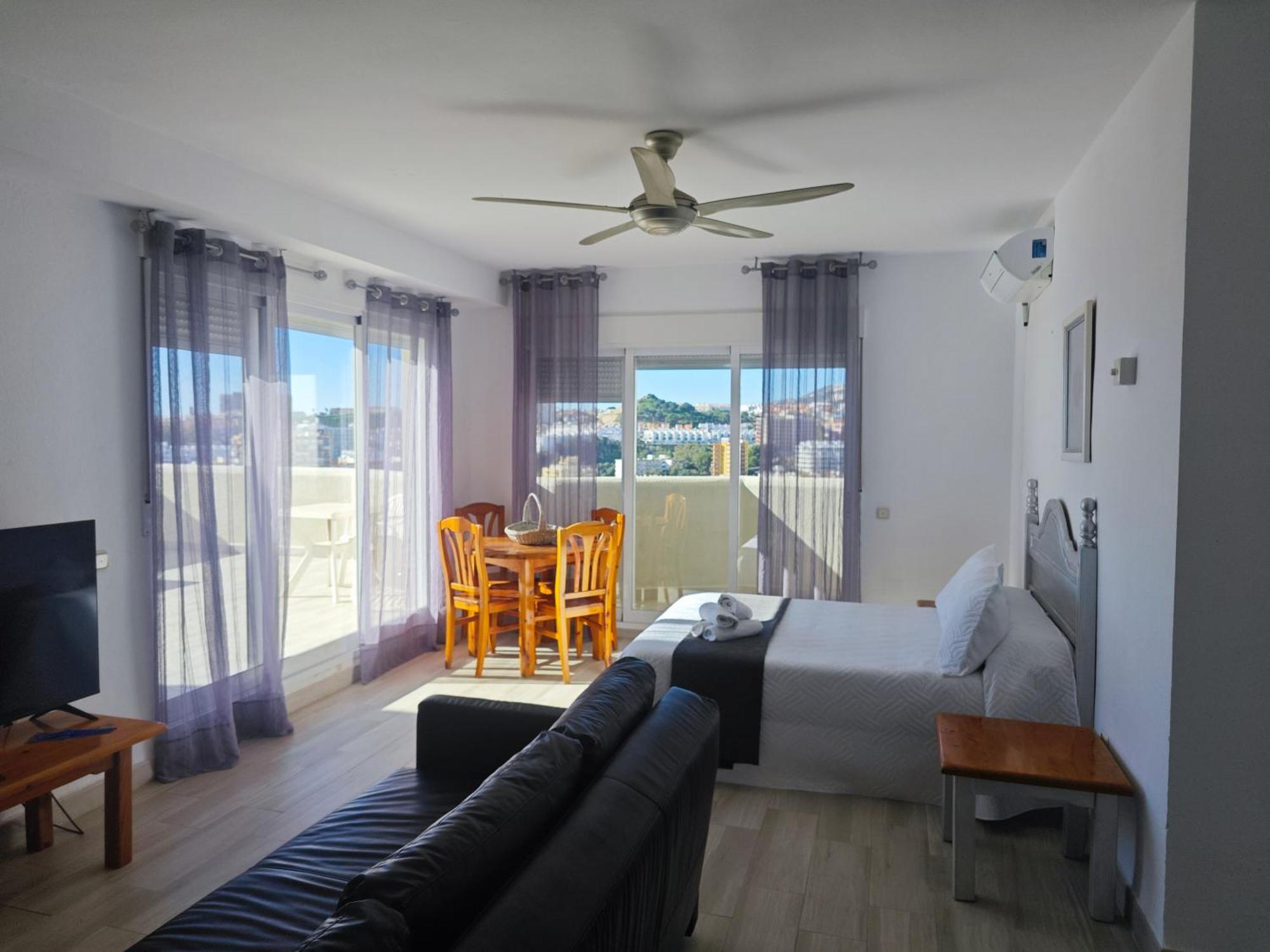 El Estudio De La Playa Benalbeach Vistas Al Mar Бенальмадена Экстерьер фото