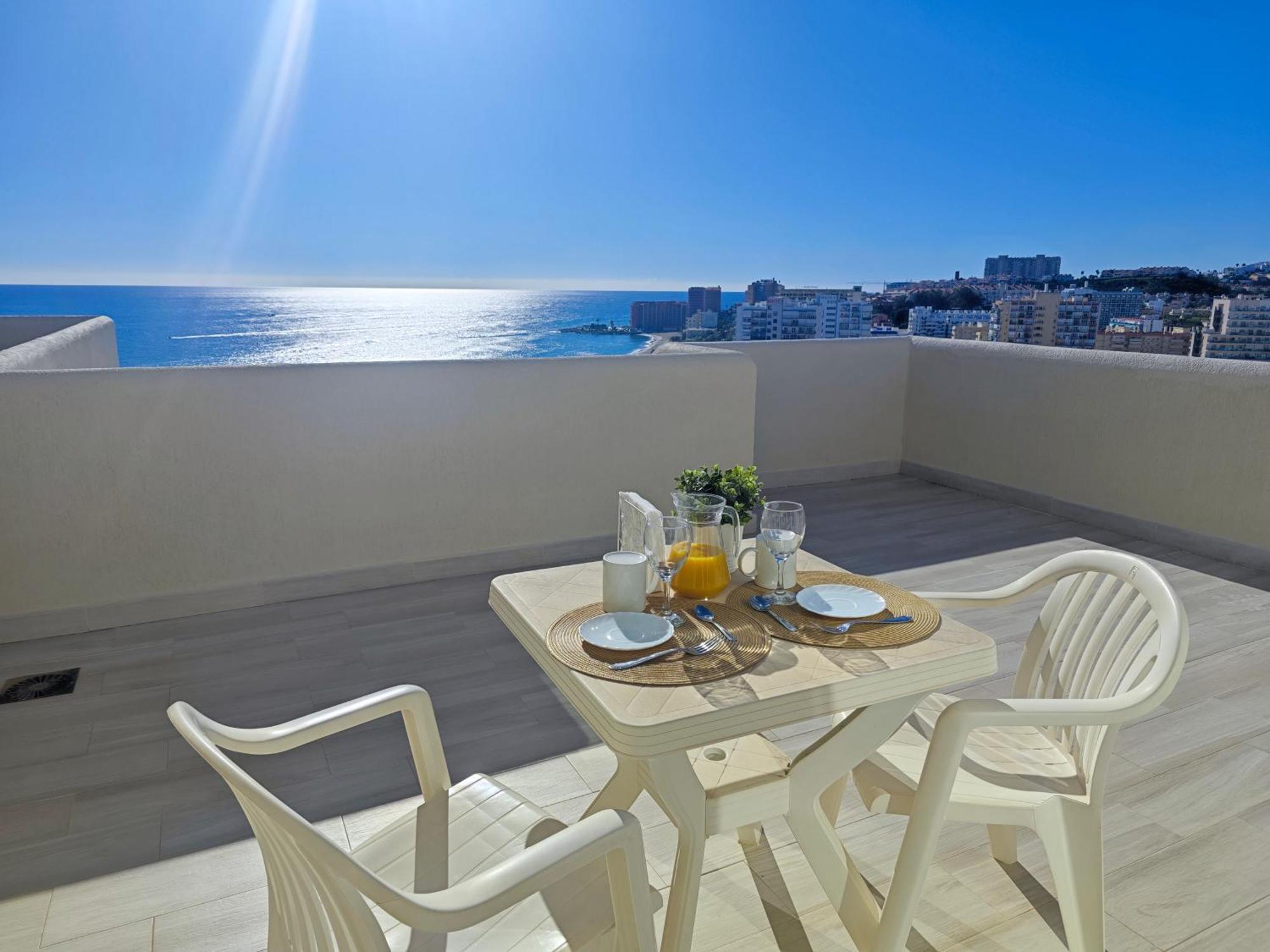 El Estudio De La Playa Benalbeach Vistas Al Mar Бенальмадена Экстерьер фото